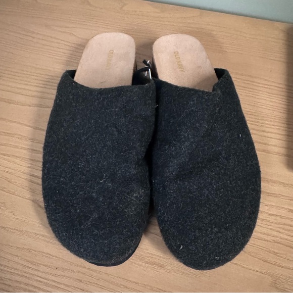 Old Navy Soft-Brushed Felt Slide Flats Clogs Dark Gray Size 9 - Picture 1 of 5